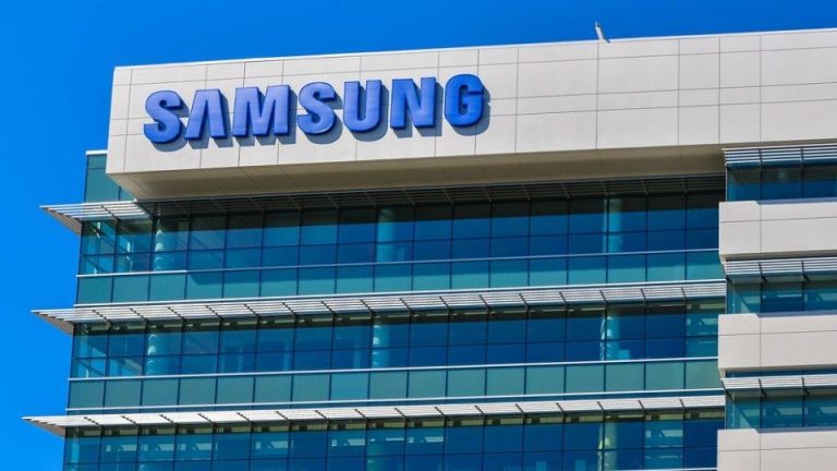 1581710458_Samsung-chairman-steps-down-from-behind-bars-768x432.jpg